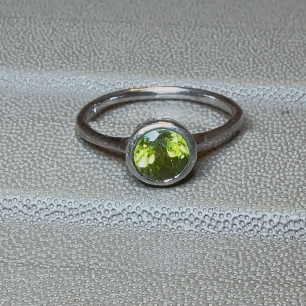 Elegant Silver Ring with Green Peridot Gemstone